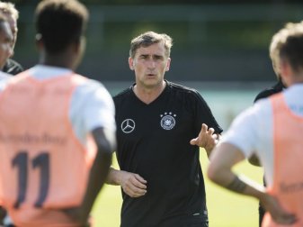 Das Team von Trainer Stefan Kuntz trifft am Sonntagabend in Tychy gegen Tschechien. Foto: Andreas Gebert Das Team von Trainer Stefan Kuntz trifft am Sonntagabend in Tychy gegen Tschechien. Foto: Andreas Gebert