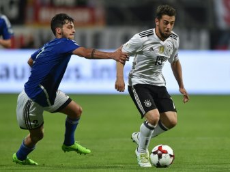 Amin Younes (r.) schließt Bundesliga-Rückkehr nicht aus Amin Younes (r.) schließt Bundesliga-Rückkehr nicht aus