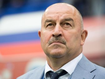 Der russische Nationaltrainer Stanislaw Tschertschessow muss sich nun Gedanken über die Portugiesen machen. Foto: Marius Becker Der russische Nationaltrainer Stanislaw Tschertschessow muss sich nun Gedanken über die Portugiesen machen. Foto: Marius Becker