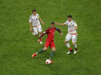 Cristiano Ronaldo hat gegen das FIFA-Protokoll verstoßen. Foto: Martin Meissner