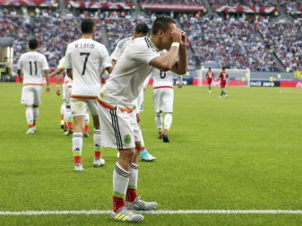 Mexikos Javier Hernández bejubelt sein Tor gegen Portugal. Foto: Thanassis Stavrakis Mexikos Javier Hernández bejubelt sein Tor gegen Portugal. Foto: Thanassis Stavrakis