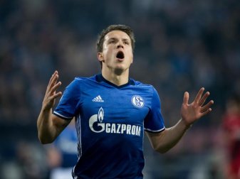 Jewgen Konopljanka wird wohl weiter zum Kader vom FC Schalke 04 gehören. Foto: Bernd Thissen Jewgen Konopljanka wird wohl weiter zum Kader vom FC Schalke 04 gehören. Foto: Bernd Thissen