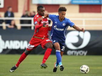 Oostendes Landry Nany Dimata (l.) kommt nach Wolfsburg. Foto: Tim Rehbein