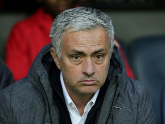 Mourinho sitzt in Spanien auf Anklage- statt Trainerbank Mourinho sitzt in Spanien auf Anklage- statt Trainerbank