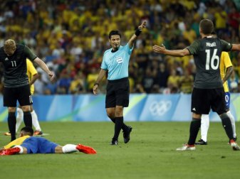 Faghani (M.) im Olympia-Finale zwischen Deutschland und Brasilien Faghani (M.) im Olympia-Finale zwischen Deutschland und Brasilien