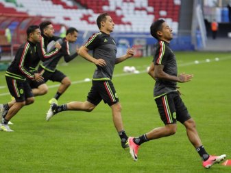 Mexikos Spieler beim Training. Das Nationalteam hat sich per Brief an die eigenen Fans gewandt. Foto: Segrei Grits Mexikos Spieler beim Training. Das Nationalteam hat sich per Brief an die eigenen Fans gewandt. Foto: Segrei Grits