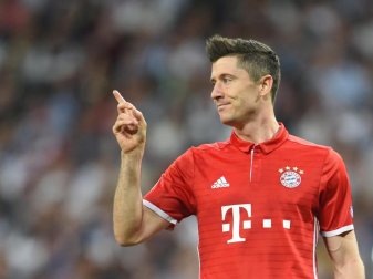 Heiß begehrt: Star-Stürmer Robert Lewandowski. Foto: Andreas Gebert
