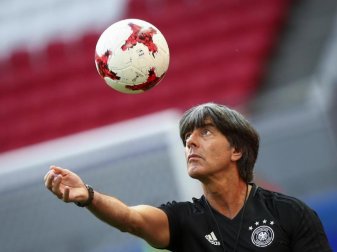 Joachim Löw hat großen Respekt vor den Chilenen. Foto: Christian Charisius Joachim Löw hat großen Respekt vor den Chilenen. Foto: Christian Charisius