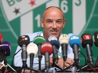 Paul Le Guen unterschreibt bei Bursaspor bis 2019 Paul Le Guen unterschreibt bei Bursaspor bis 2019