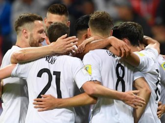 Deutschlands Spieler jubeln nach dem 1:1, der Endstand im Spiel gegen Chile. Foto: Marius Becker