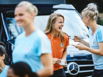 DFB-Frauen mit viel Spaß beim Foto-Shooting DFB-Frauen mit viel Spaß beim Foto-Shooting