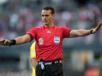 Wilmar Roldán wird das Spiel gegen Kamerun leiten Wilmar Roldán wird das Spiel gegen Kamerun leiten