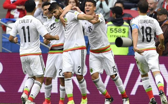 Mexiko zieht nach einem 2:1 gegen Russland ins Halbfinale ein. Foto: Martin Meissner