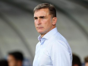 Mit einem blauen Auge davongekommen: U21-Trainer Stefan Kuntz weiß, dass sich sein Team gegen England steigern muss. Foto: Jan Woitas Mit einem blauen Auge davongekommen: U21-Trainer Stefan Kuntz weiß, dass sich sein Team gegen England steigern muss. Foto: Jan Woitas