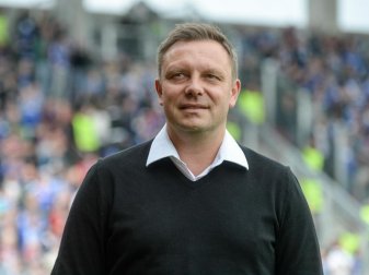 Hannovers Trainer André Breitenreiter bittet seine Mannschaft als erster Bundesligist in die Saisonvorbereitung. Foto: Armin Weigel Hannovers Trainer André Breitenreiter bittet seine Mannschaft als erster Bundesligist in die Saisonvorbereitung. Foto: Armin Weigel