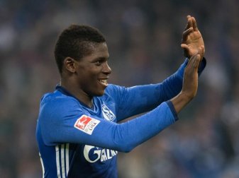 Schalkes Breel Embolo freut sich, nach seiner Sprunggelenksverletzung wieder mit der Mannschaft zu trainieren. Foto: Bernd Thissen Schalkes Breel Embolo freut sich, nach seiner Sprunggelenksverletzung wieder mit der Mannschaft zu trainieren. Foto: Bernd Thissen