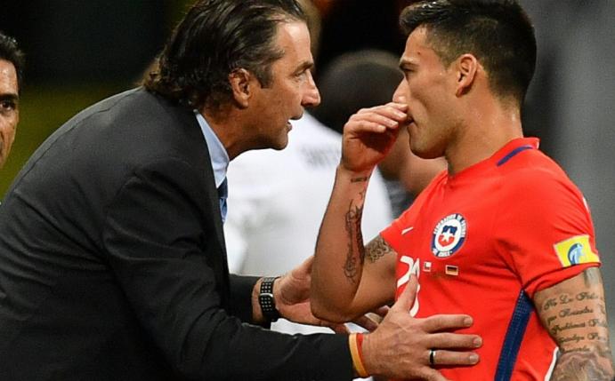 Gegen Portugal fraglich: Chiles Charles Aranguiz (r.)