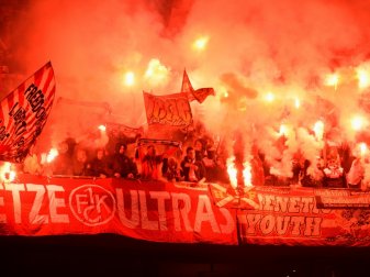 Der DFB verhängte Geldstrafen wegen Fanverhalten Der DFB verhängte Geldstrafen wegen Fanverhalten