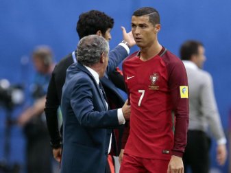 Portugals Cristiano Ronaldo und sein Trainer Fernando Santos (l). Foto: Ivan Sekretarev Portugals Cristiano Ronaldo und sein Trainer Fernando Santos (l). Foto: Ivan Sekretarev