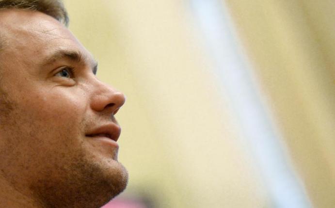 Manuel Neuer absolviert nach seinem Mittelfußbruch Muskelaufbau- und Stabilisationsübungen. Foto: Andreas Gebert