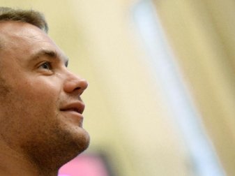 Manuel Neuer absolviert nach seinem Mittelfußbruch Muskelaufbau- und Stabilisationsübungen. Foto: Andreas Gebert Manuel Neuer absolviert nach seinem Mittelfußbruch Muskelaufbau- und Stabilisationsübungen. Foto: Andreas Gebert