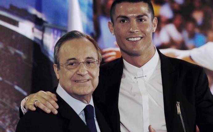 Real Madrids Präsident Florentino Pérez posiert mit Stürmerstar Cristiano Ronaldo. Foto: Sergio Barrenechea