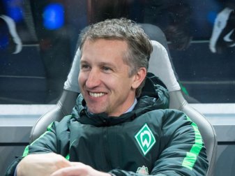 Frank Baumann verkündete die Verpflichtung eines neuen Keepers für Felix Wiedwald. Foto: Annegret Hilse Frank Baumann verkündete die Verpflichtung eines neuen Keepers für Felix Wiedwald. Foto: Annegret Hilse