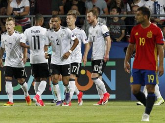 Die deutschen Nationalspieler der U21 haben sich im Finale der EM gegen Spanien durchgesetzt. Foto: Czarek Sokolowski Die deutschen Nationalspieler der U21 haben sich im Finale der EM gegen Spanien durchgesetzt. Foto: Czarek Sokolowski