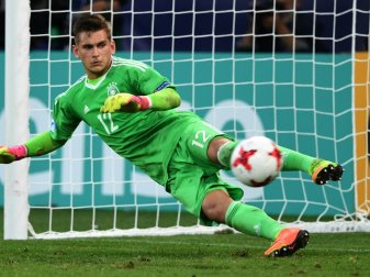 Julian Pollersbeck gehört zur Mannschaft des Turniers Julian Pollersbeck gehört zur Mannschaft des Turniers