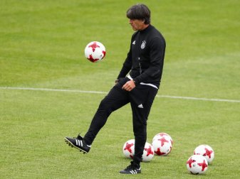 Joachim Löw trifft mit der deutschen Nationalmannschaft im Confed-Cup-Finale auf Chile. Foto: Christian Charisius Joachim Löw trifft mit der deutschen Nationalmannschaft im Confed-Cup-Finale auf Chile. Foto: Christian Charisius
