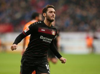 Calhanoglu soll künftig das Trikot des AC Mailand tragen Calhanoglu soll künftig das Trikot des AC Mailand tragen