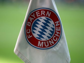 Bayern München präsentiert neuen "Platin Partner" Bayern München präsentiert neuen "Platin Partner"