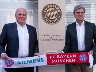 Uli Hoeneß verkünbdet mit dem Vorstandsvorsitzenden der Siemens AG Joe Kaeser (r) die offizielle Partnerschaft. Foto: Sven Hoppe Uli Hoeneß verkünbdet mit dem Vorstandsvorsitzenden der Siemens AG Joe Kaeser (r) die offizielle Partnerschaft. Foto: Sven Hoppe