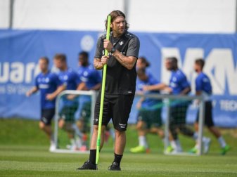 Darmstadts Cheftrainer Torsten Frings hofft weiter auf den Verbleib seiner Leistungsträger. Foto: Arne Dedert Darmstadts Cheftrainer Torsten Frings hofft weiter auf den Verbleib seiner Leistungsträger. Foto: Arne Dedert