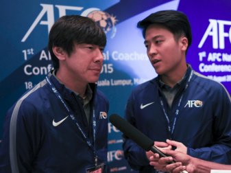 Shin Tae Yong (l.) beerbt Ulli Stielike in Südkorea Shin Tae Yong (l.) beerbt Ulli Stielike in Südkorea