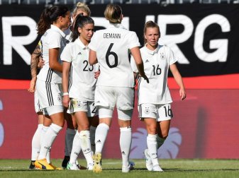 Die deutschen Nationalspielerinnen haben das Testspiel gegen Brasilien mit 3:1 gewonnen. Foto: Uwe Anspach Die deutschen Nationalspielerinnen haben das Testspiel gegen Brasilien mit 3:1 gewonnen. Foto: Uwe Anspach