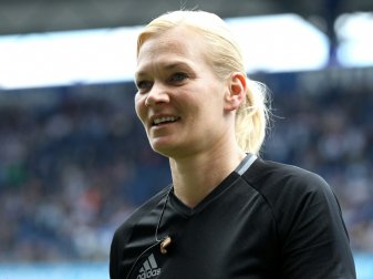 Bibiana Steinhaus ist Schiedsrichterin des Jahres Bibiana Steinhaus ist Schiedsrichterin des Jahres