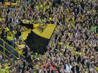 Die Dortmund-Fans halten ihrem Klub die Treue Die Dortmund-Fans halten ihrem Klub die Treue