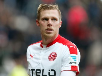 Unterschreibt einen Dreijahresvertrag: Rouwen Hennings Unterschreibt einen Dreijahresvertrag: Rouwen Hennings