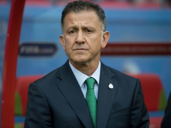 Mexikos Trainer Osorio wurde für sechs Spiele gesperrt Mexikos Trainer Osorio wurde für sechs Spiele gesperrt