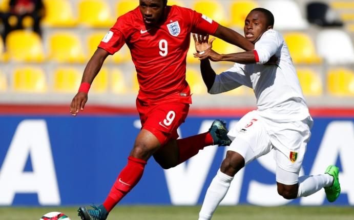 Wechselt von Arsenal zu Wolfsburg: Kaylen Hinds (l.)