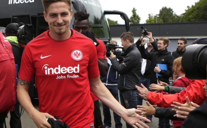 Bastian Oczipka kommt Angang Juli zum Training der Eintracht. Foto: Andre Hirtz