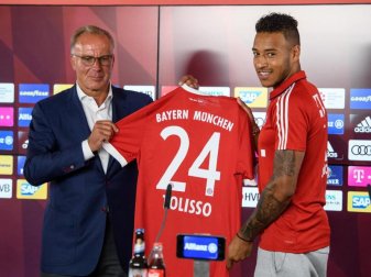 Bayerns Vorstandschef Karl-Heinz Rummenigge präsentiert den Neuzugang Corentin Tolisso. Foto: Matthias Balk Bayerns Vorstandschef Karl-Heinz Rummenigge präsentiert den Neuzugang Corentin Tolisso. Foto: Matthias Balk