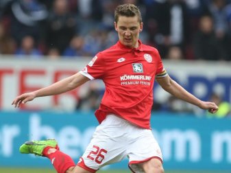 Der Mainzer Niko Bungert hat sich verletzt. Foto: Thomas Frey