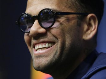 Dani Alves verteidigt künftig für Paris St. Germain. Foto: Manu Fernandez Dani Alves verteidigt künftig für Paris St. Germain. Foto: Manu Fernandez