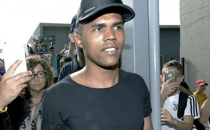 Douglas Costa bei der Ankunft in Turin