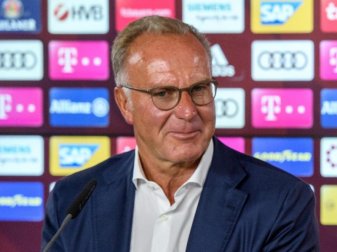 Vorstandschef Karl-Heinz Rummenigge freut sich, dass der FC Bayern München nun ganz allein über die Allianz Arena verfügen kann. Foto: Matthias Balk Vorstandschef Karl-Heinz Rummenigge freut sich, dass der FC Bayern München nun ganz allein über die Allianz Arena verfügen kann. Foto: Matthias Balk