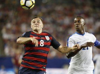 USA-Stürmer Jordan Morris (links) rettete den Favoriten USA-Stürmer Jordan Morris (links) rettete den Favoriten