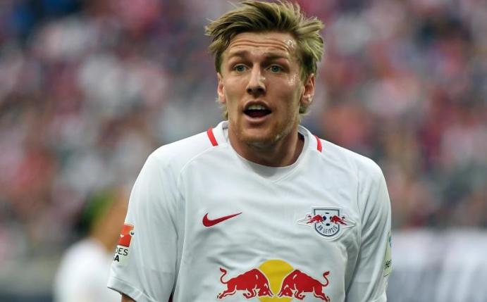 Emil Forsberg hat sich mit einem Verbleib beim Fußball-Bundesligisten RB Leipzig vorerst abgefunden. Foto: Hendrik Schmidt