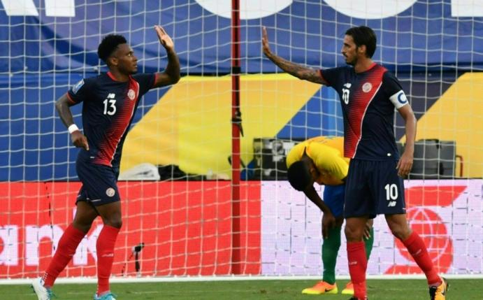 Costa Ricas Rodney Wallace und Bryan Ruiz jubeln